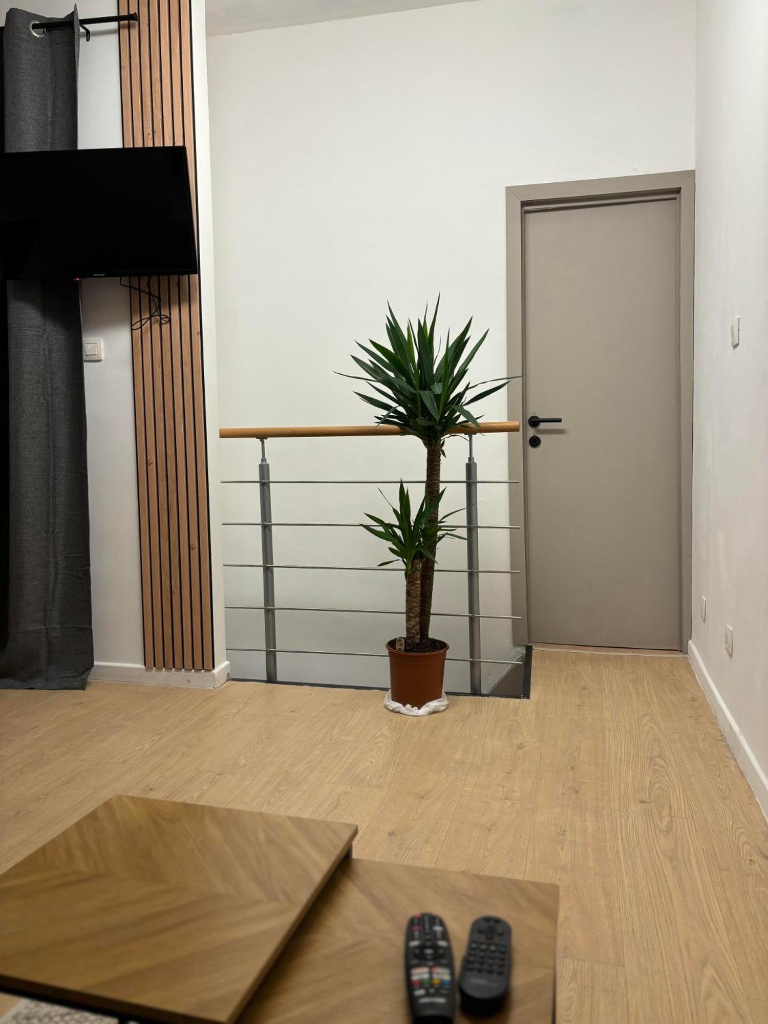 Ubuntu House - Charleroi Apartment Bagian luar foto